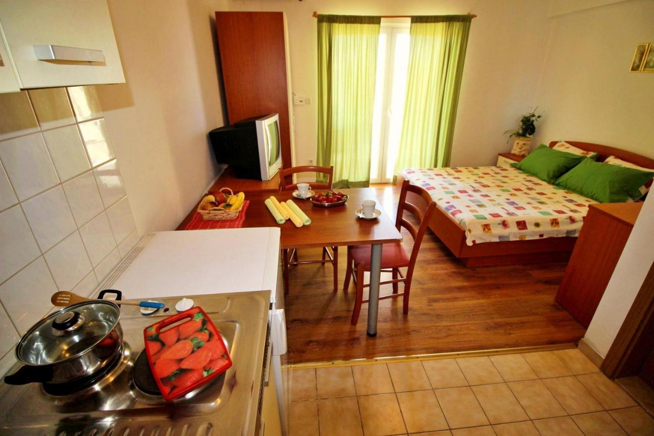 Apartments Marko Nemira Omiš Exterior foto